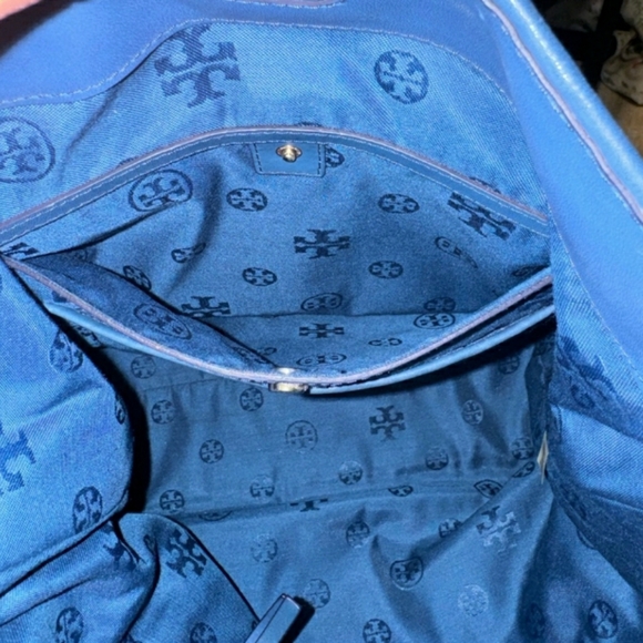 Tory Burch Thea Woven Shoulder Bag - Picture 11 of 14